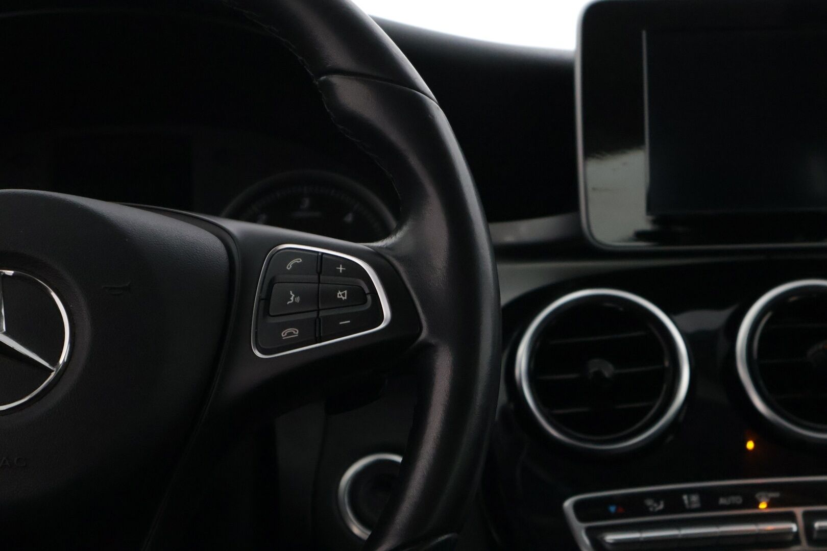 MERCEDES-BENZ C 2017 220 d 4Matic T A Premium Business * Burmester / Vetokoukku / Sähkökontti / Navi / Vakkari * - Juuri huollettu! / Kahdet renkaat aluvanteilla