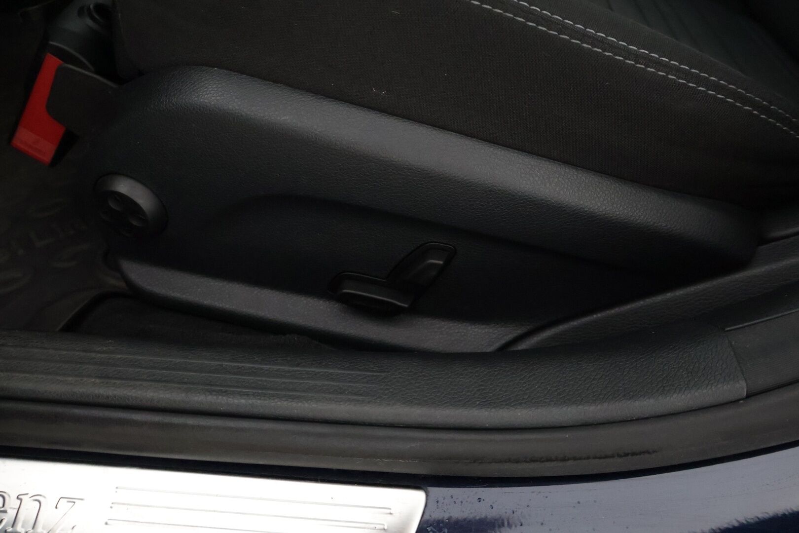 MERCEDES-BENZ C 2017 220 d 4Matic T A Premium Business * Burmester / Vetokoukku / Sähkökontti / Navi / Vakkari * - Juuri huollettu! / Kahdet renkaat aluvanteilla