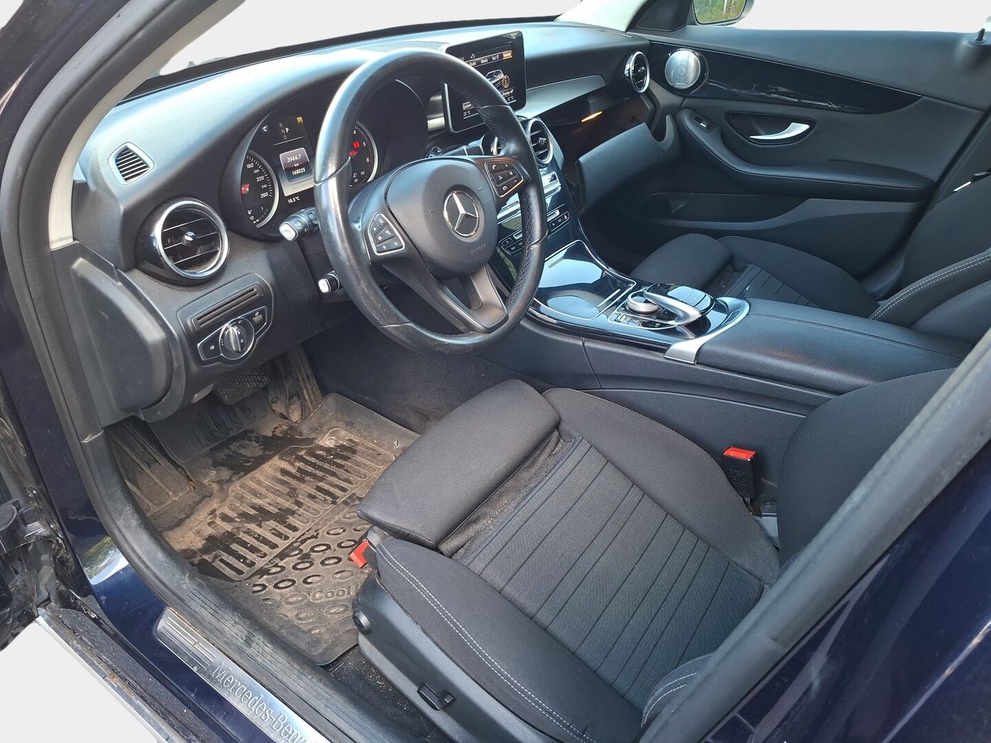 MERCEDES-BENZ C 2017 220 d 4Matic T A Premium Business * Burmester / Vetokoukku / Sähkökontti / Navi / Vakkari * - Juuri huollettu! / Kahdet renkaat aluvanteilla