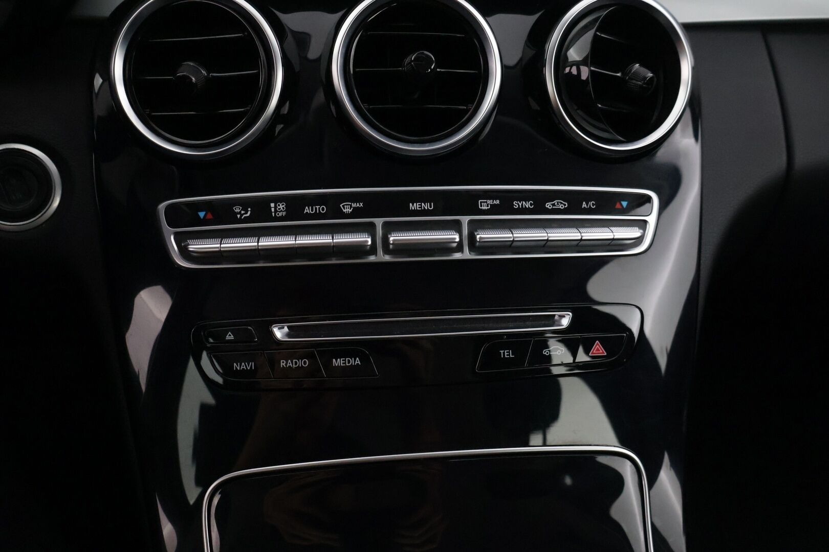 MERCEDES-BENZ C 2017 220 d 4Matic T A Premium Business * Burmester / Vetokoukku / Sähkökontti / Navi / Vakkari * - Juuri huollettu! / Kahdet renkaat aluvanteilla