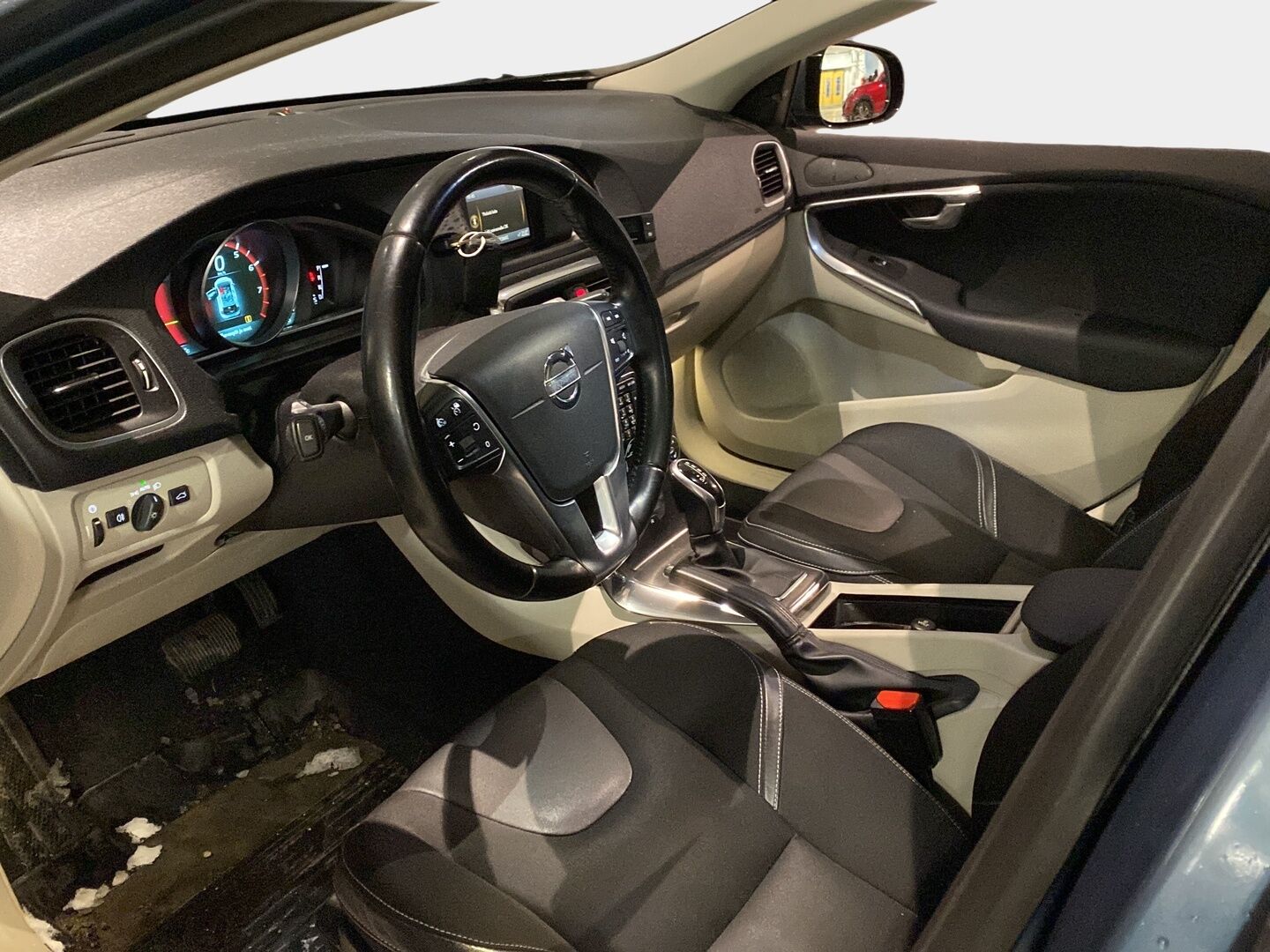 Volvo V40 2014 T4 Momentum aut *Webasto / Adapt. vakkari / Parkkitutka / Lasikatto / 2x Renkaat ja vanteet* - Kahdet hyvät renkaat / Jakohihna vaihdettu 2025 / Tarkka huoltokirja