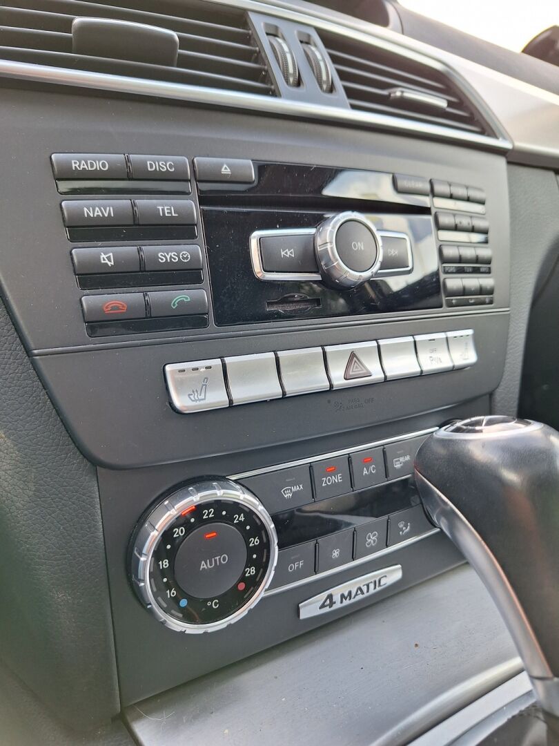 Mercedes-Benz C 2011 300 CDI 4MATIC - YritysOutlet - Myydään vain yrityksille - | Harman&Kardon | Tutkat | Panorama | Lohko | Vakkari | ILS Xenon | Nahkasisusta | S-Luukku |