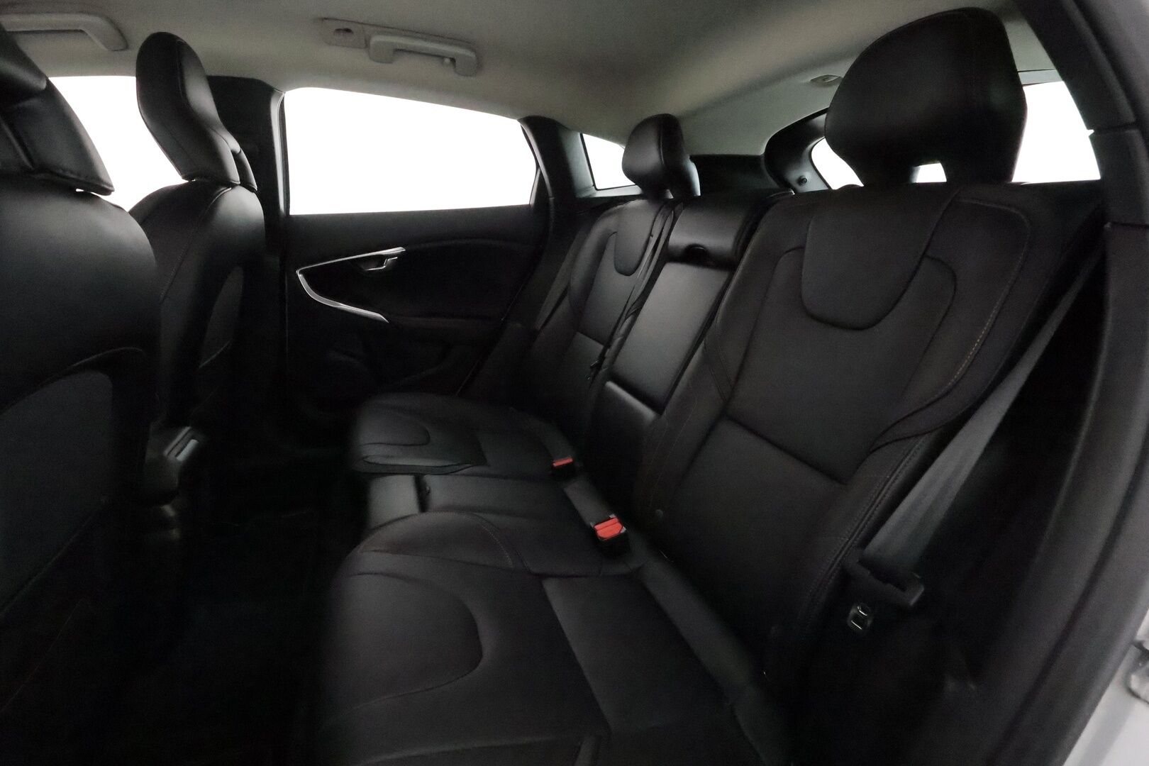 Volvo V40 2016 D4 Ocean Race Business **Webasto / Vakkari / P.tutka / Nahkapenkit / Kaarrevalot** - Suomi-auto / Kahdet renkaat aluvanteilla 