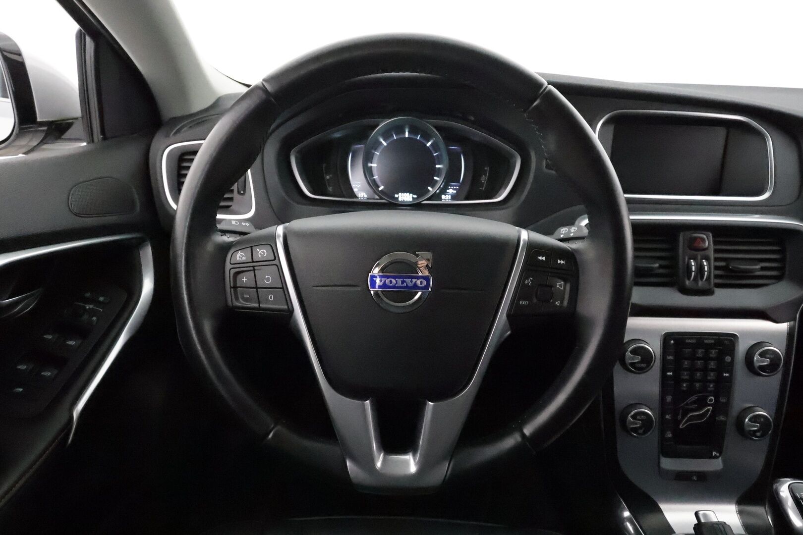 Volvo V40 2016 D4 Ocean Race Business **Webasto / Vakkari / P.tutka / Nahkapenkit / Kaarrevalot** - Suomi-auto / Kahdet renkaat aluvanteilla 
