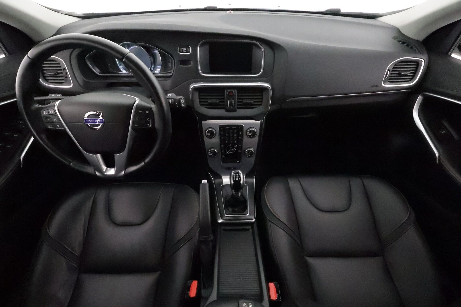 Volvo V40 2016 D4 Ocean Race Business **Webasto / Vakkari / P.tutka / Nahkapenkit / Kaarrevalot** - Suomi-auto / Kahdet renkaat aluvanteilla 