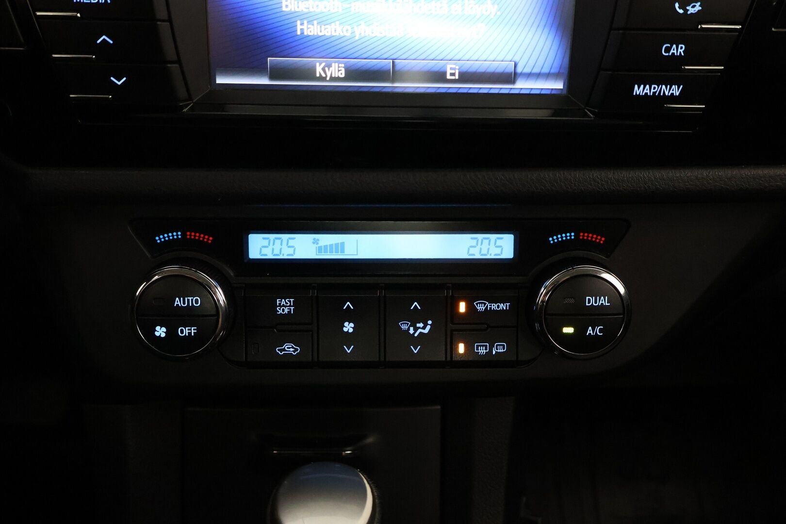 Toyota Corolla 2014 1,6 Valvematic Comfort Multidrive S 4ov - Suomiauto / Peruutuskamera / Vetokoukku / Puolinahat / Lohkolämmitin / Vakkari / Navi / Siisti!