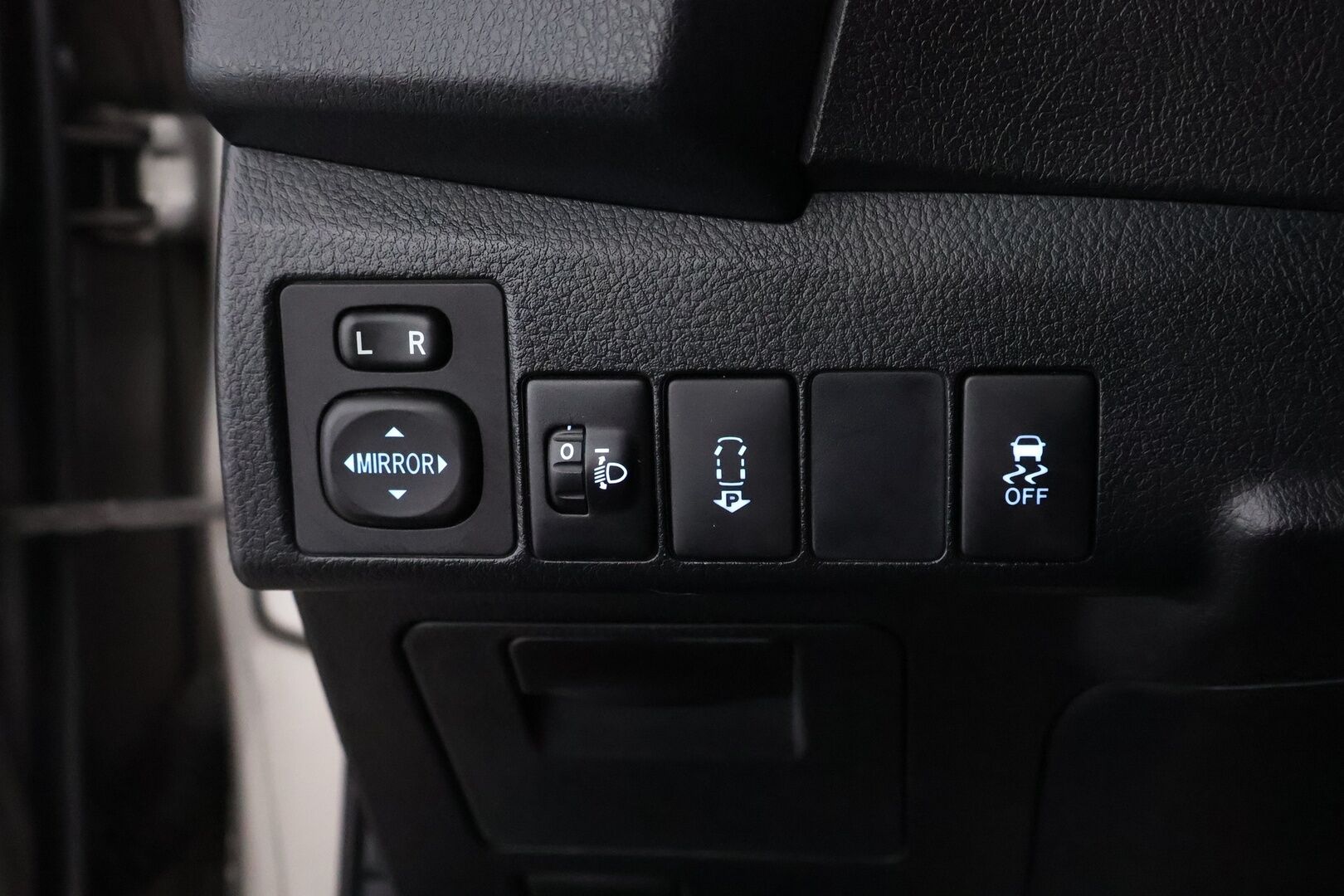 Toyota Corolla 2014 1,6 Valvematic Comfort Multidrive S 4ov - Suomiauto / Peruutuskamera / Vetokoukku / Puolinahat / Lohkolämmitin / Vakkari / Navi / Siisti!