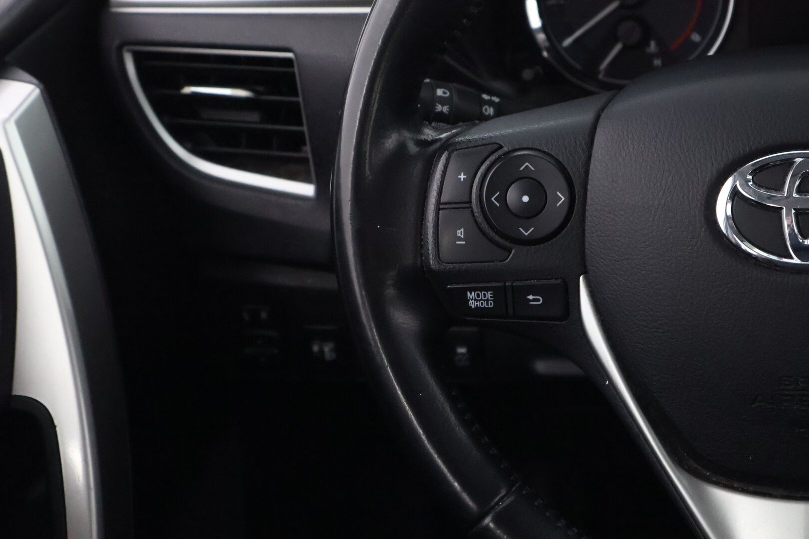 Toyota Corolla 2014 1,6 Valvematic Comfort Multidrive S 4ov - Suomiauto / Peruutuskamera / Vetokoukku / Puolinahat / Lohkolämmitin / Vakkari / Navi / Siisti!