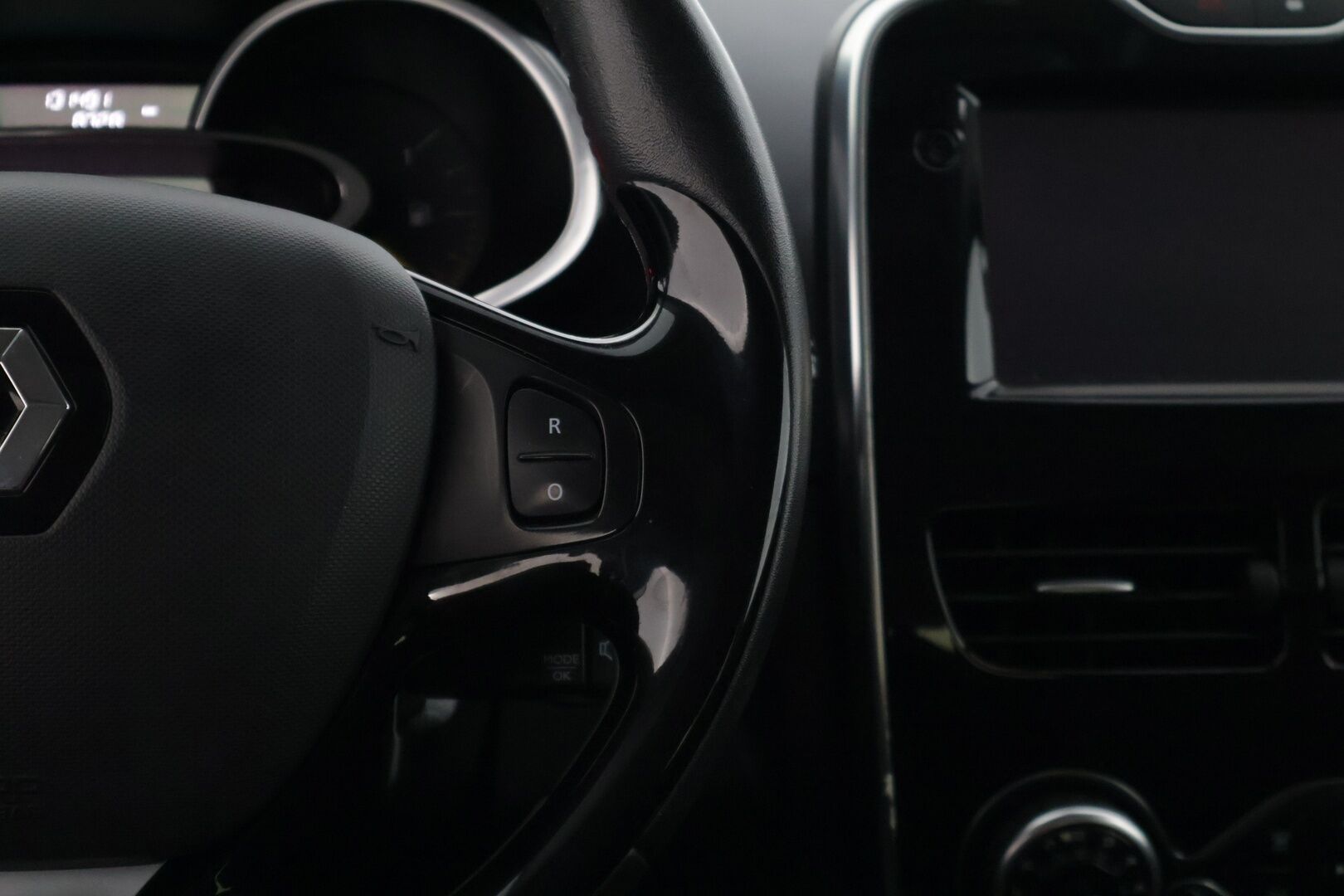 Renault Clio 2015 Energy TCe 90 GT Line * Lohkolämmitin / KeylessGo / Vakkari / Navigointi / Bluetooth * - * Hyvin huollettu Suomi-auto / GT-Line  / Taloudellinen ja ripeä *