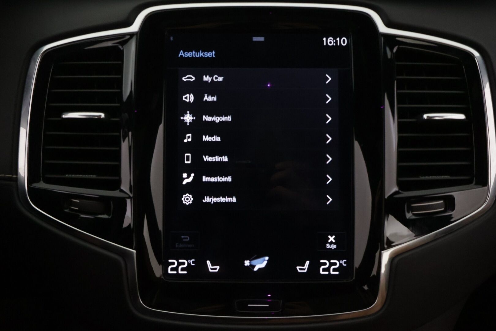 Volvo XC90 2016 D5 AWD First Edition aut *HUD / 360 / KOUKKU / ILMASTOIDUT JA HIEROVAT / PANORAMA / 7P / BOWER & WILKINS* - *Suomi-auto / Häikäisevät Varusteet / Hyvin Huollettu!*