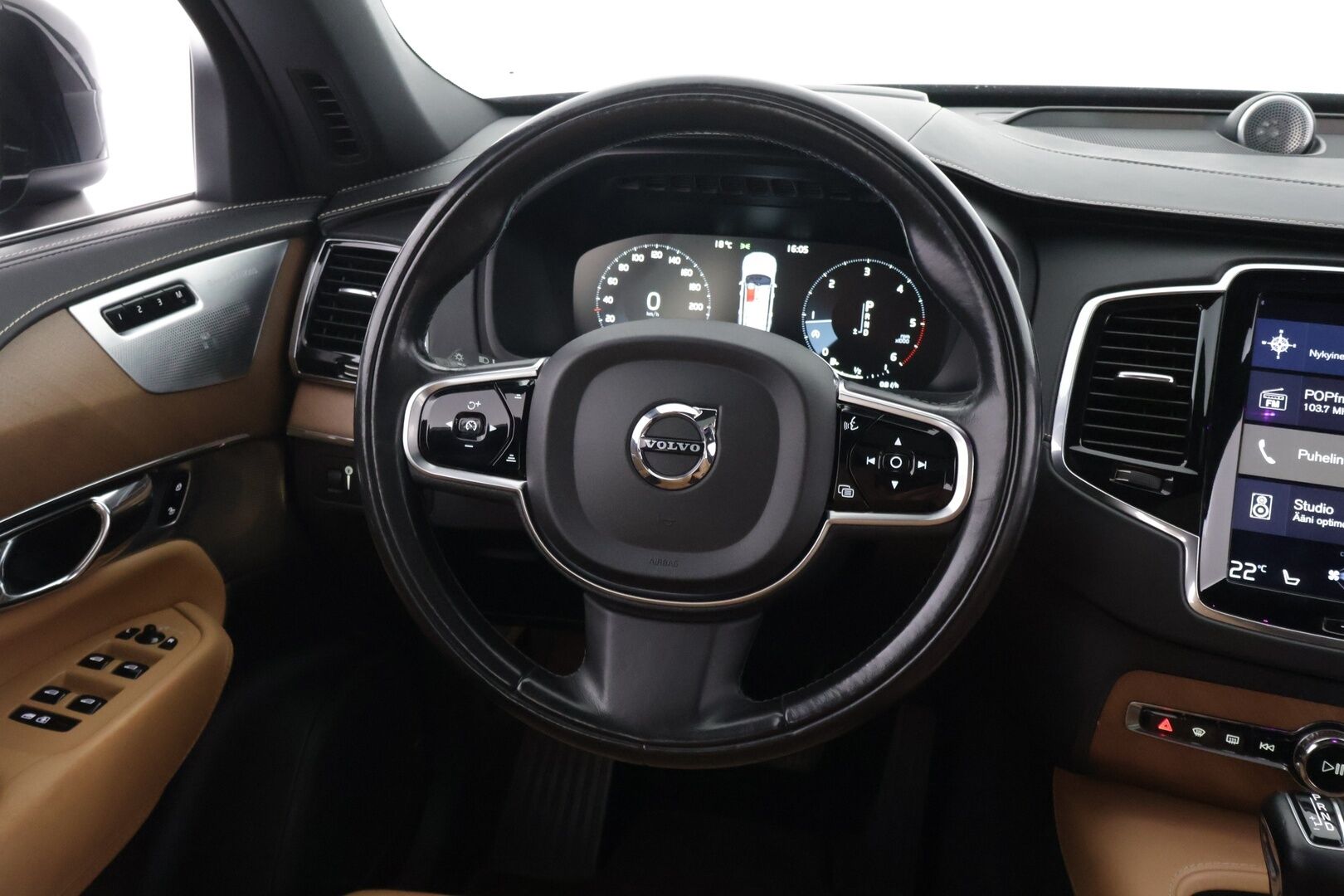 Volvo XC90 2016 D5 AWD First Edition aut *HUD / 360 / KOUKKU / ILMASTOIDUT JA HIEROVAT / PANORAMA / 7P / BOWER & WILKINS* - *Suomi-auto / Häikäisevät Varusteet / Hyvin Huollettu!*