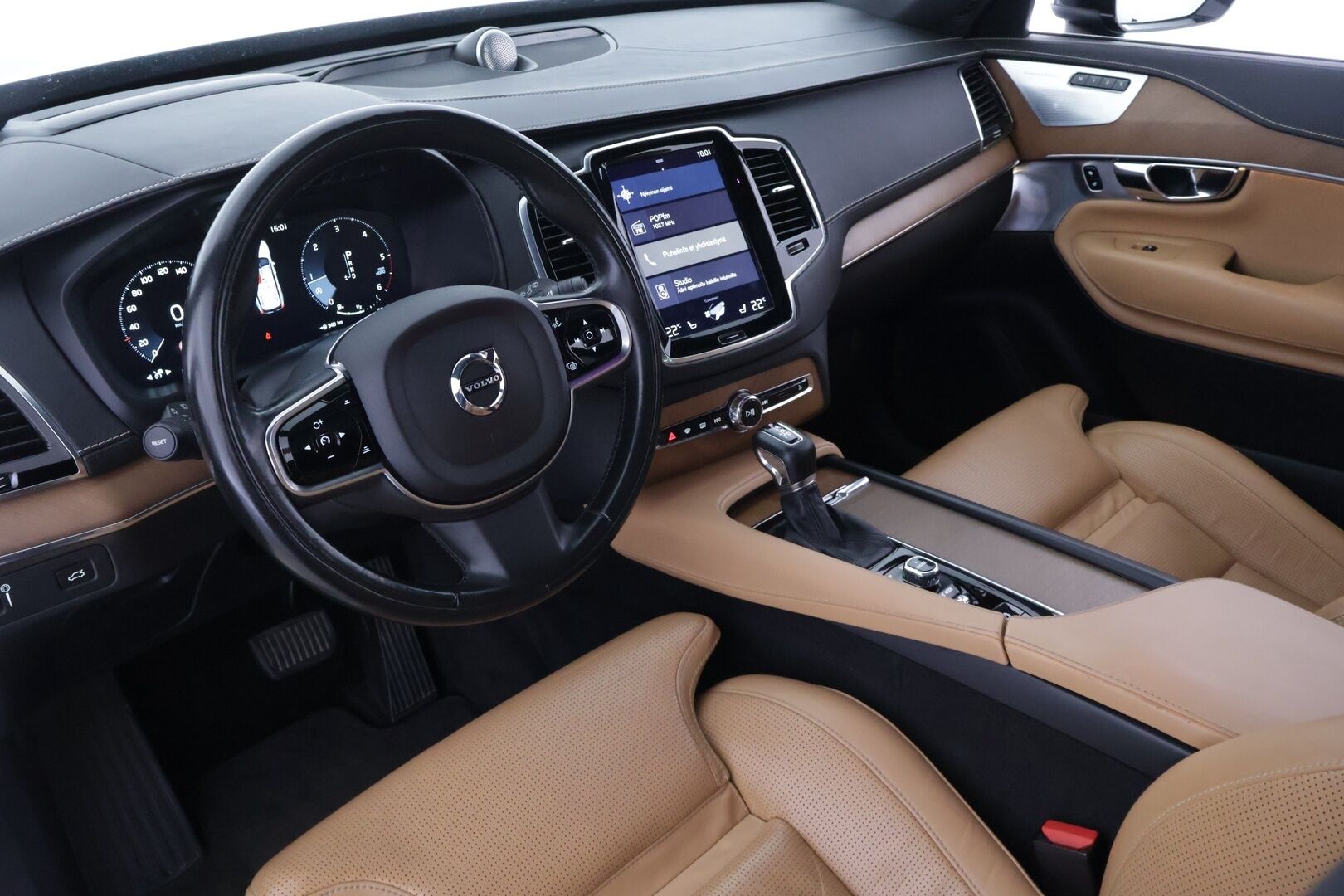 Volvo XC90 2016 D5 AWD First Edition aut *HUD / 360 / KOUKKU / ILMASTOIDUT JA HIEROVAT / PANORAMA / 7P / BOWER & WILKINS* - *Suomi-auto / Häikäisevät Varusteet / Hyvin Huollettu!*