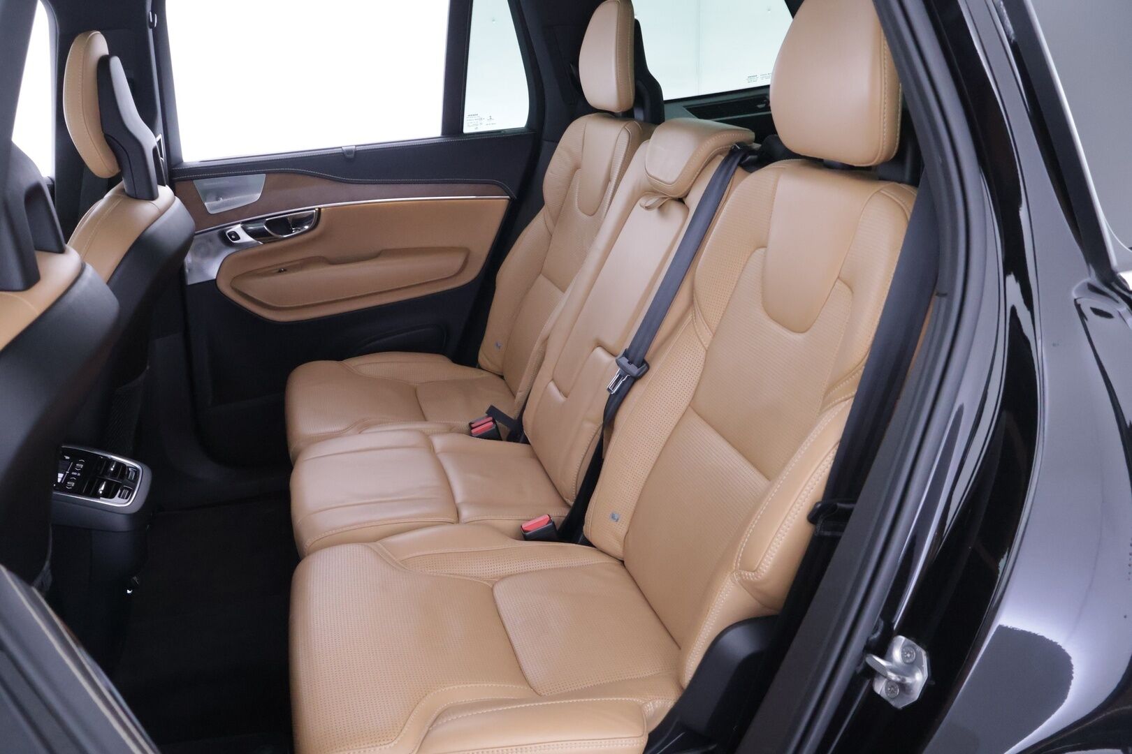 Volvo XC90 2016 D5 AWD First Edition aut *HUD / 360 / KOUKKU / ILMASTOIDUT JA HIEROVAT / PANORAMA / 7P / BOWER & WILKINS* - *Suomi-auto / Häikäisevät Varusteet / Hyvin Huollettu!*