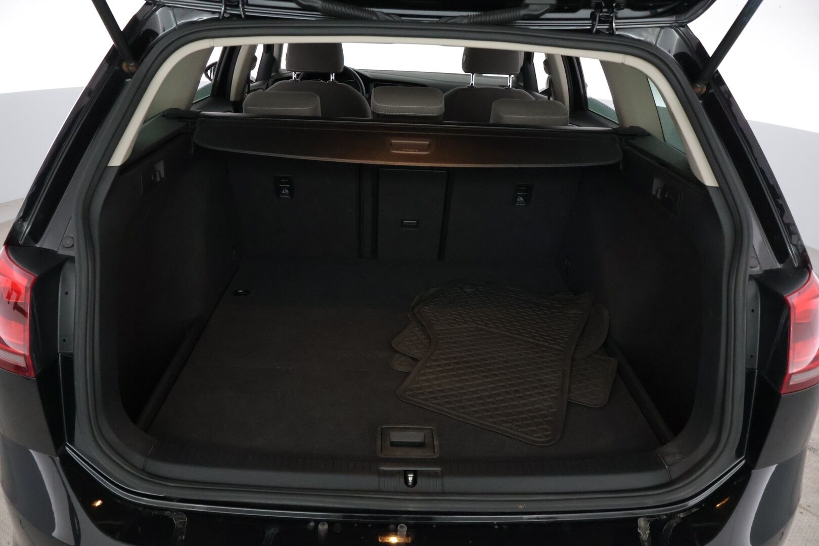 Volkswagen Golf 2015 Variant Highline Edition 40 1,4 TSI 90 kW (122 hv) BMT DSG-automaatti * Adapt vakkari / Tutkat / Lohko*