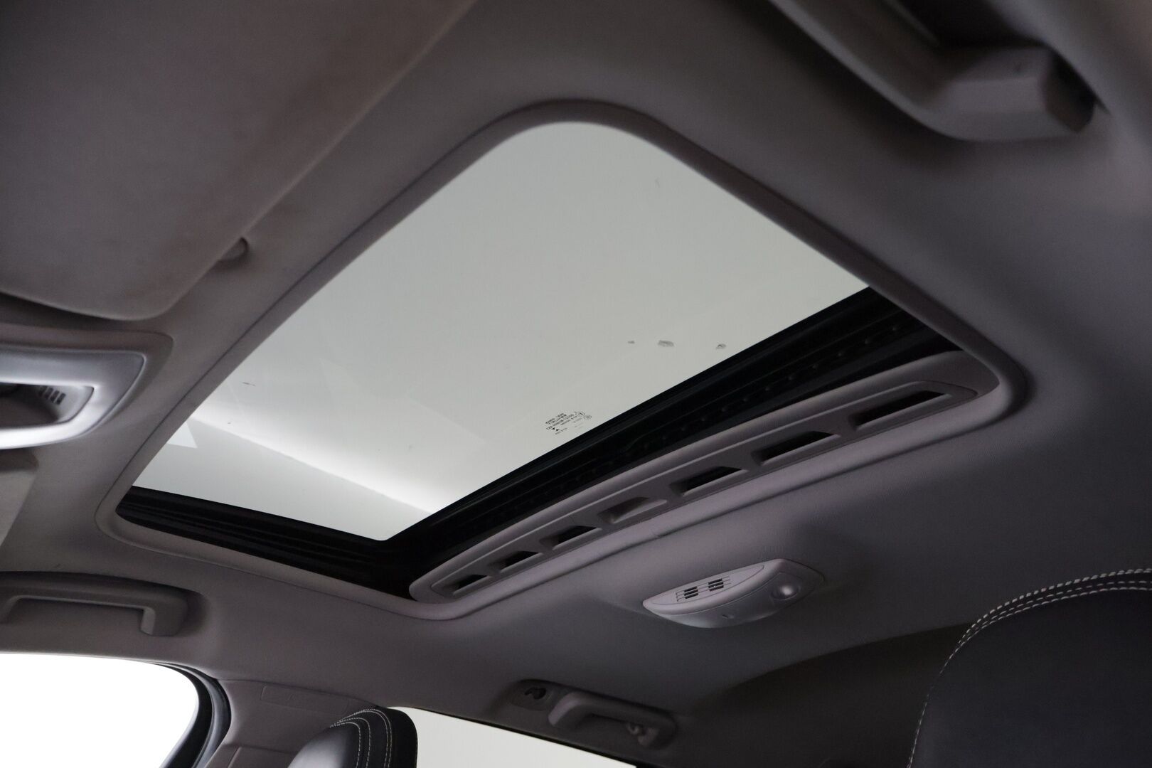 Volvo V60 2013 D6 Summum AWD + plug in hybrid aut * Adapt. Vakkari / Blis / Kattoluukku / Webasto / Kaistavahti / Digimittaristo * - * Siisti / kahdet hyväkuntoiset renkaat omilla alumiinivanteilla / Taloudellinen neliveto * - Osta nyt, maksa vasta ensi vuonna