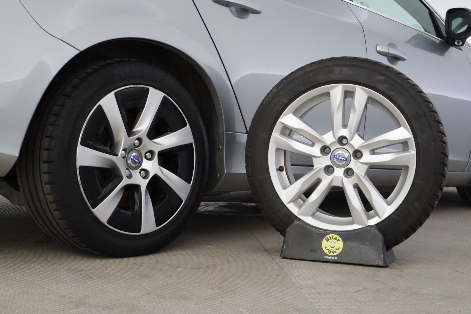 Volvo V60 2013 D6 Summum AWD + plug in hybrid aut * Adapt. Vakkari / Blis / Kattoluukku / Webasto / Kaistavahti / Digimittaristo * - * Siisti / kahdet hyväkuntoiset renkaat omilla alumiinivanteilla / Taloudellinen neliveto * - Osta nyt, maksa vasta ensi vuonna