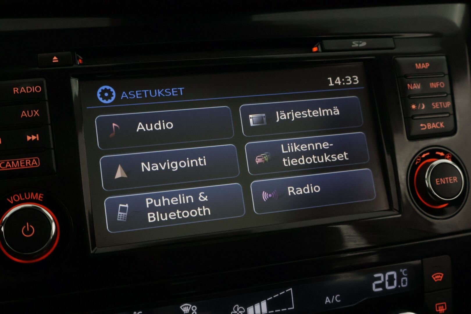 Nissan Qashqai 2015 DIG-T 115 Business 360 2WD Xtronic Leather ** YritysOutlet - Myydään vain yrityksille - * Nahat / 360 kamera / panoraama / Koukku / Katsastettu 9/2025 *