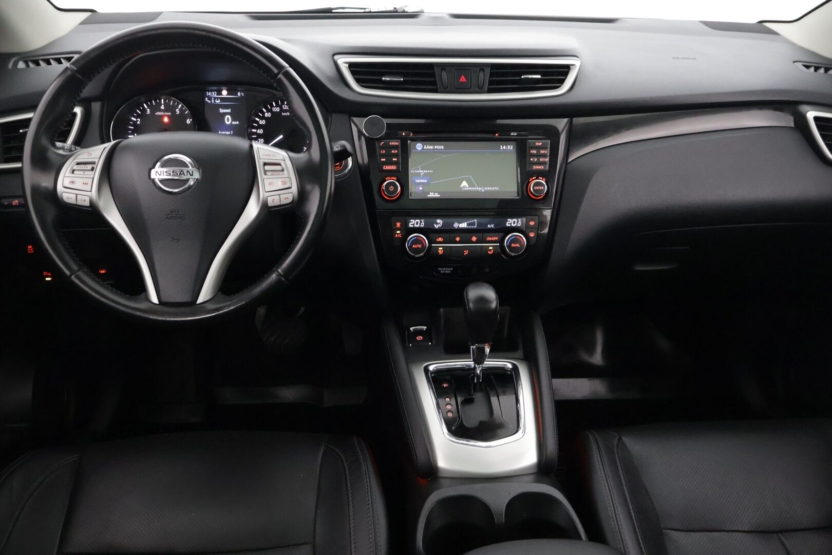 Nissan Qashqai 2015 DIG-T 115 Business 360 2WD Xtronic Leather ** YritysOutlet - Myydään vain yrityksille - * Nahat / 360 kamera / panoraama / Koukku / Katsastettu 9/2025 *