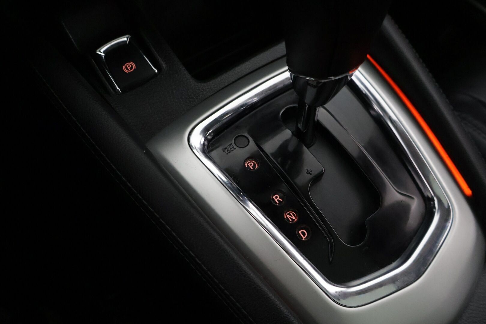 Nissan Qashqai 2015 DIG-T 115 Business 360 2WD Xtronic Leather ** YritysOutlet - Myydään vain yrityksille - * Nahat / 360 kamera / panoraama / Koukku / Katsastettu 9/2025 *