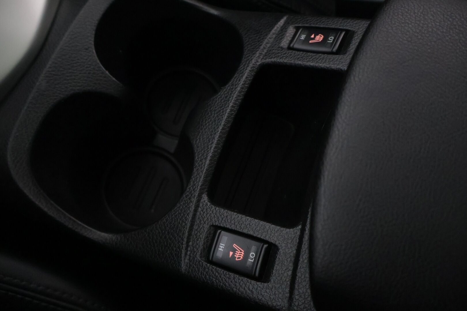 Nissan Qashqai 2015 DIG-T 115 Business 360 2WD Xtronic Leather ** YritysOutlet - Myydään vain yrityksille - * Nahat / 360 kamera / panoraama / Koukku / Katsastettu 9/2025 *