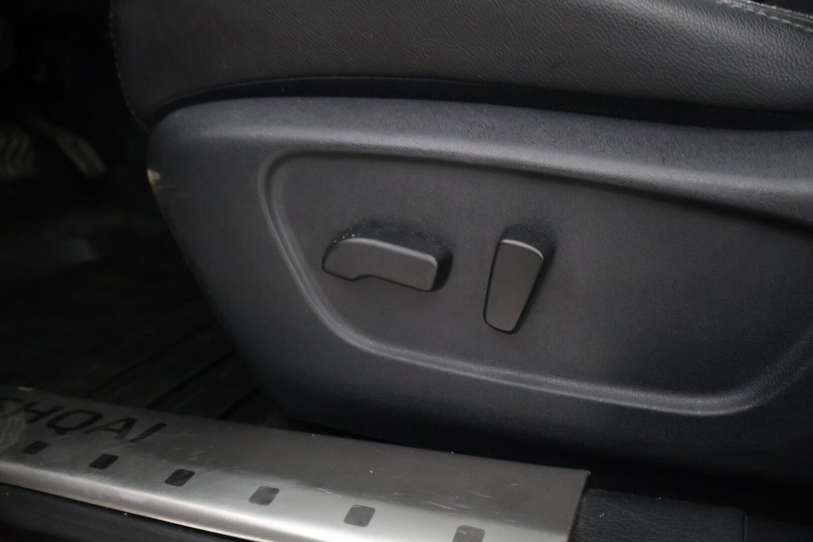 Nissan Qashqai 2015 DIG-T 115 Business 360 2WD Xtronic Leather ** YritysOutlet - Myydään vain yrityksille - * Nahat / 360 kamera / panoraama / Koukku / Katsastettu 9/2025 *