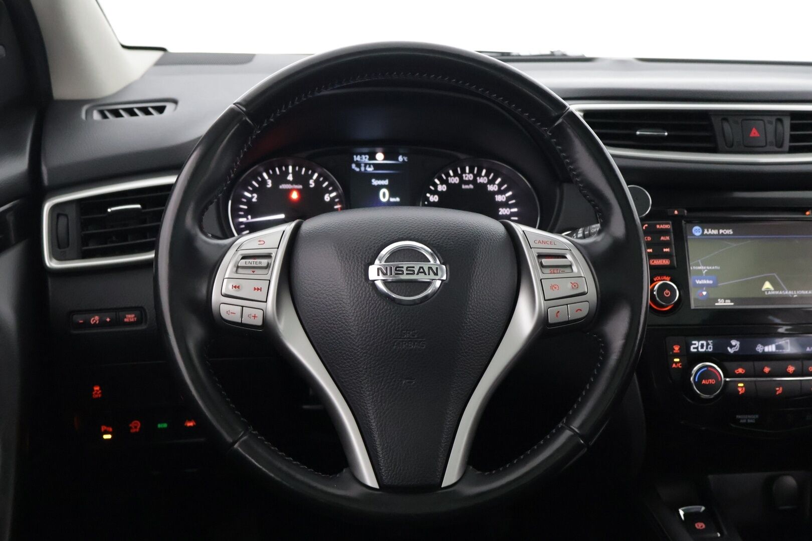 Nissan Qashqai 2015 DIG-T 115 Business 360 2WD Xtronic Leather ** YritysOutlet - Myydään vain yrityksille - * Nahat / 360 kamera / panoraama / Koukku / Katsastettu 9/2025 *