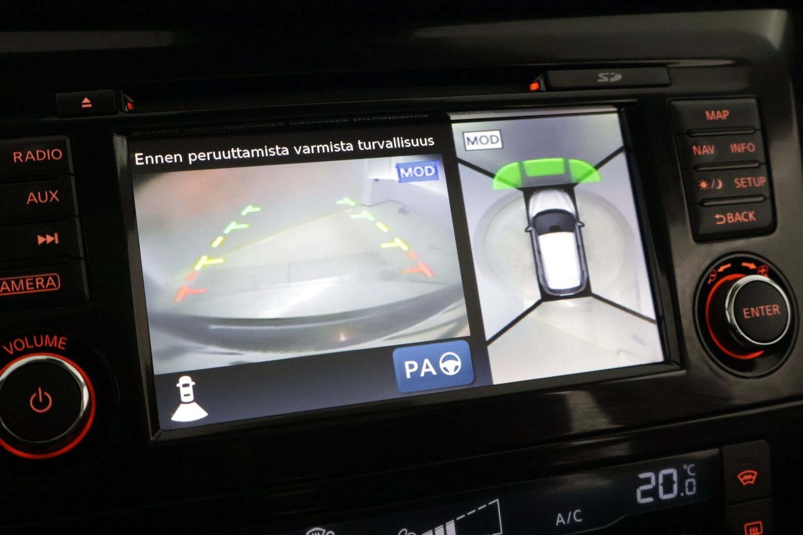 Nissan Qashqai 2015 DIG-T 115 Business 360 2WD Xtronic Leather ** YritysOutlet - Myydään vain yrityksille - * Nahat / 360 kamera / panoraama / Koukku / Katsastettu 9/2025 *