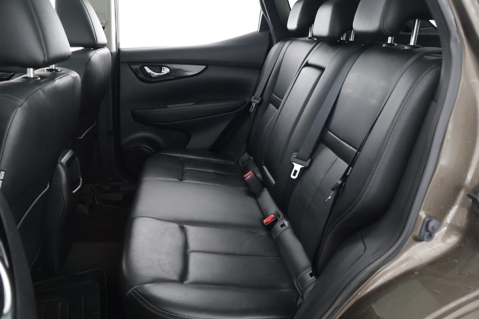 Nissan Qashqai 2015 DIG-T 115 Business 360 2WD Xtronic Leather ** YritysOutlet - Myydään vain yrityksille - * Nahat / 360 kamera / panoraama / Koukku / Katsastettu 9/2025 *