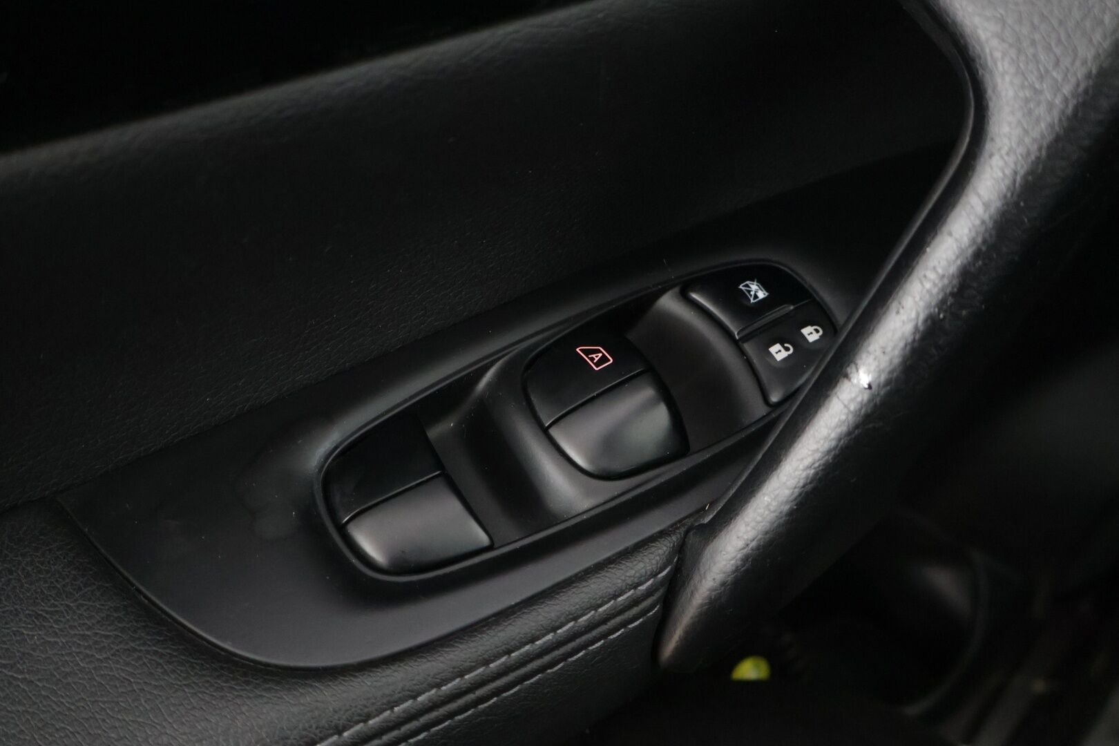 Nissan Qashqai 2015 DIG-T 115 Business 360 2WD Xtronic Leather ** YritysOutlet - Myydään vain yrityksille - * Nahat / 360 kamera / panoraama / Koukku / Katsastettu 9/2025 *