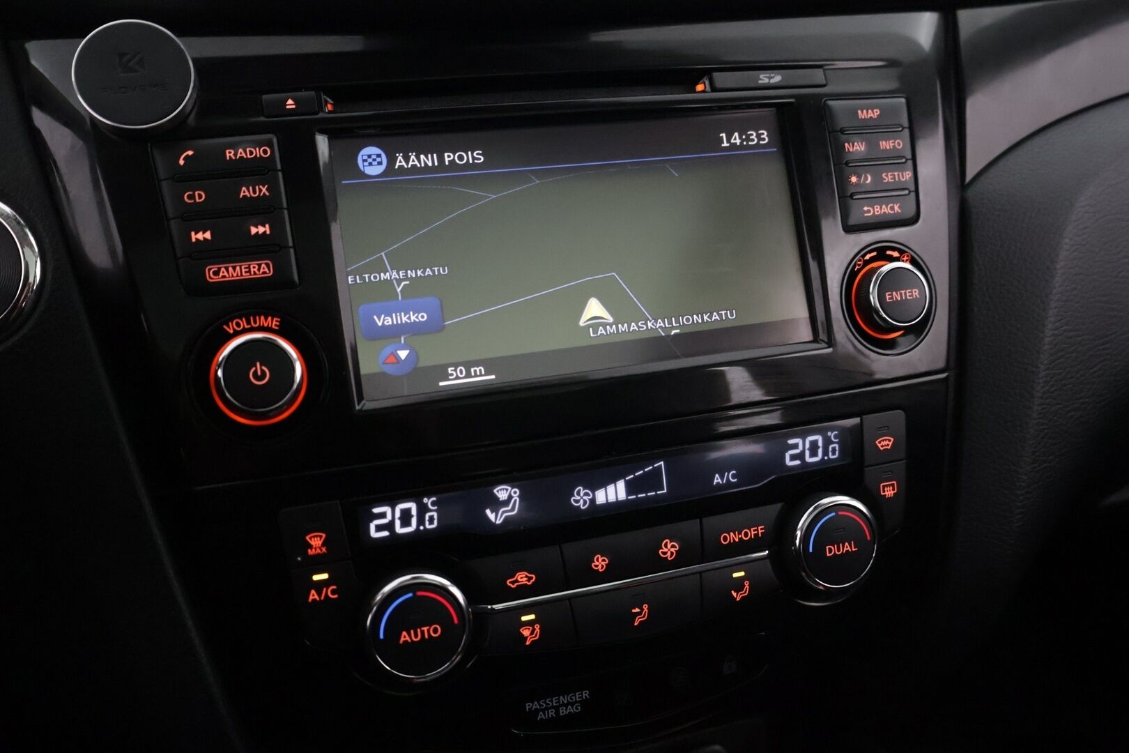 Nissan Qashqai 2015 DIG-T 115 Business 360 2WD Xtronic Leather ** YritysOutlet - Myydään vain yrityksille - * Nahat / 360 kamera / panoraama / Koukku / Katsastettu 9/2025 *