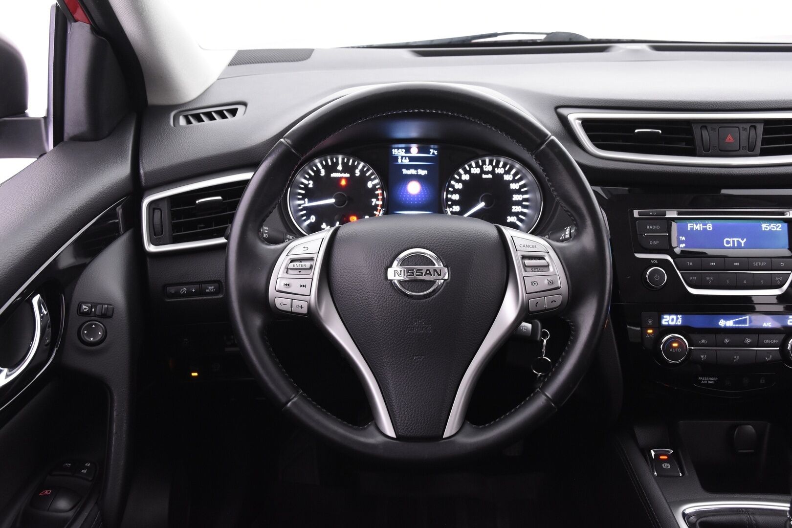 Nissan Qashqai 2015 DIG-T 115 Acenta 2WD 6M/T Safety Pack - Vakkari | Tutkat | Bluetooth | Lane Assist | Koukku | Lohko+sisäp.