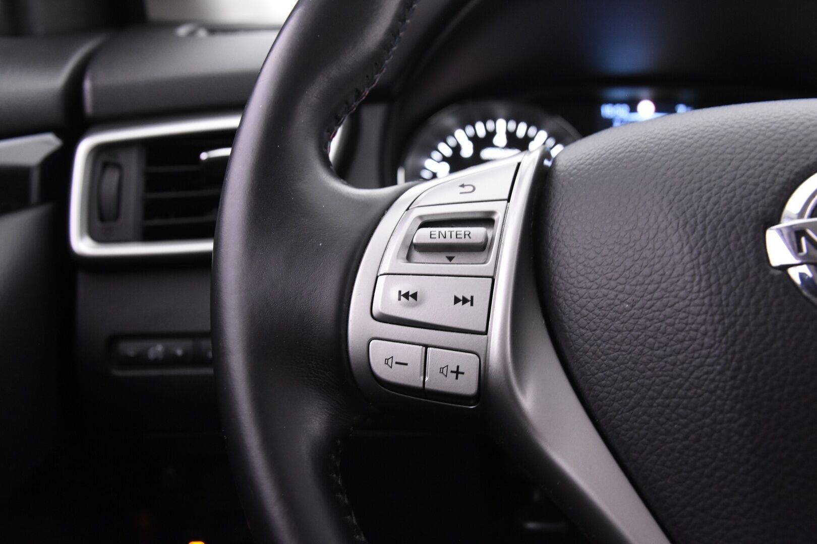 Nissan Qashqai 2015 DIG-T 115 Acenta 2WD 6M/T Safety Pack - Vakkari | Tutkat | Bluetooth | Lane Assist | Koukku | Lohko+sisäp.