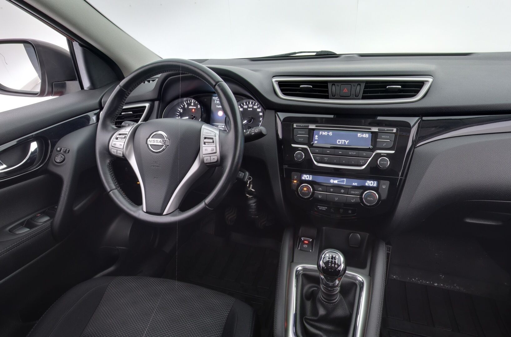 Nissan Qashqai 2015 DIG-T 115 Acenta 2WD 6M/T Safety Pack - Vakkari | Tutkat | Bluetooth | Lane Assist | Koukku | Lohko+sisäp.