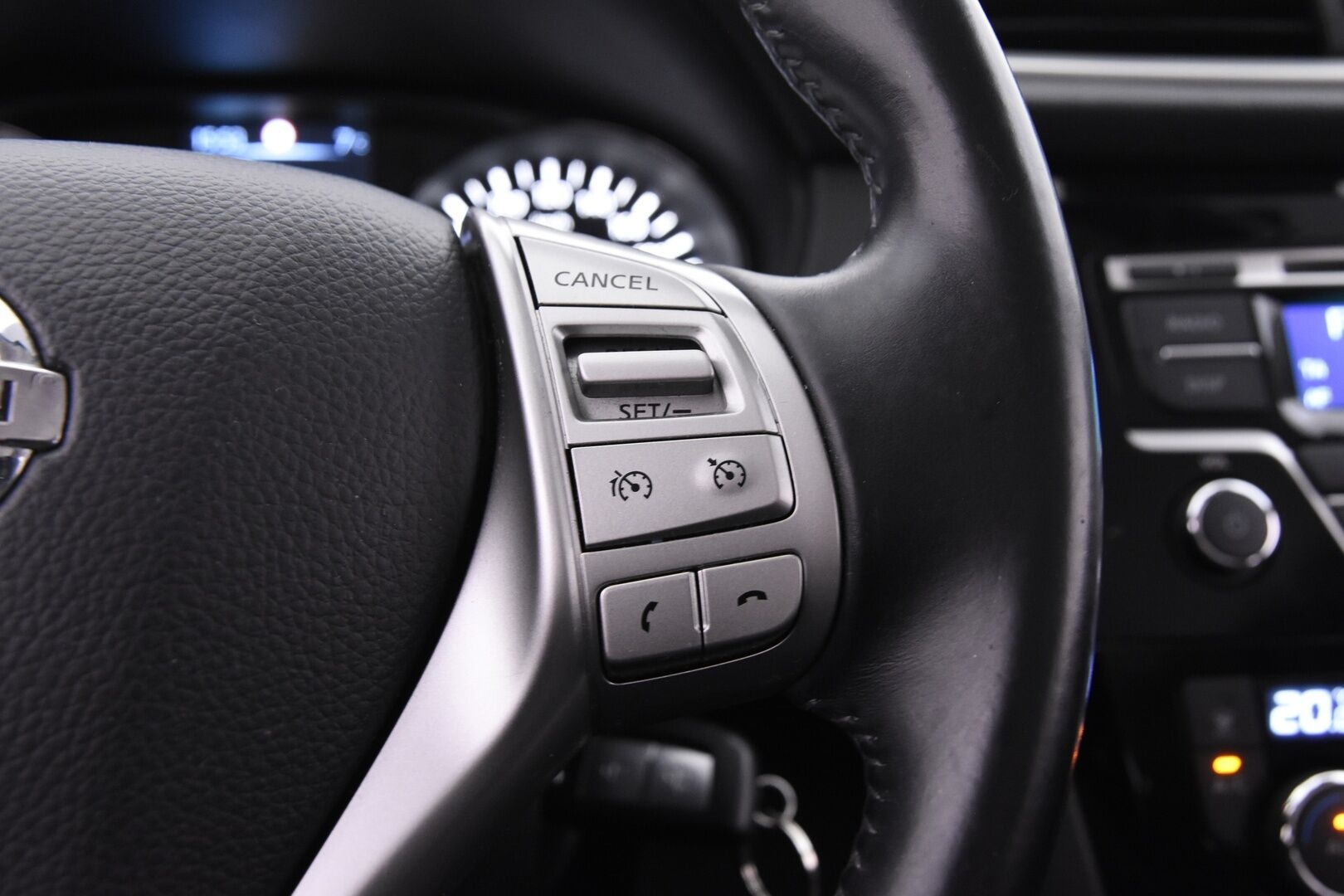 Nissan Qashqai 2015 DIG-T 115 Acenta 2WD 6M/T Safety Pack - Vakkari | Tutkat | Bluetooth | Lane Assist | Koukku | Lohko+sisäp.