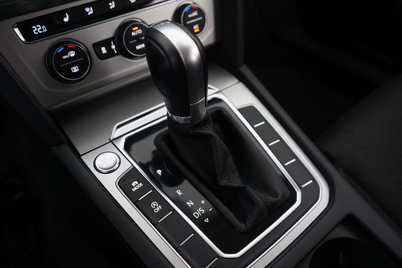 Volkswagen Passat 2015 Sedan Comfortline 2,0 TDI 110 kW (150 hv) *Webasto / Irr.Koukku / Tutkat / Sport-penkit / Navi* - Suomi-auto / Juuri Huollettu / Kahdet vanteet
