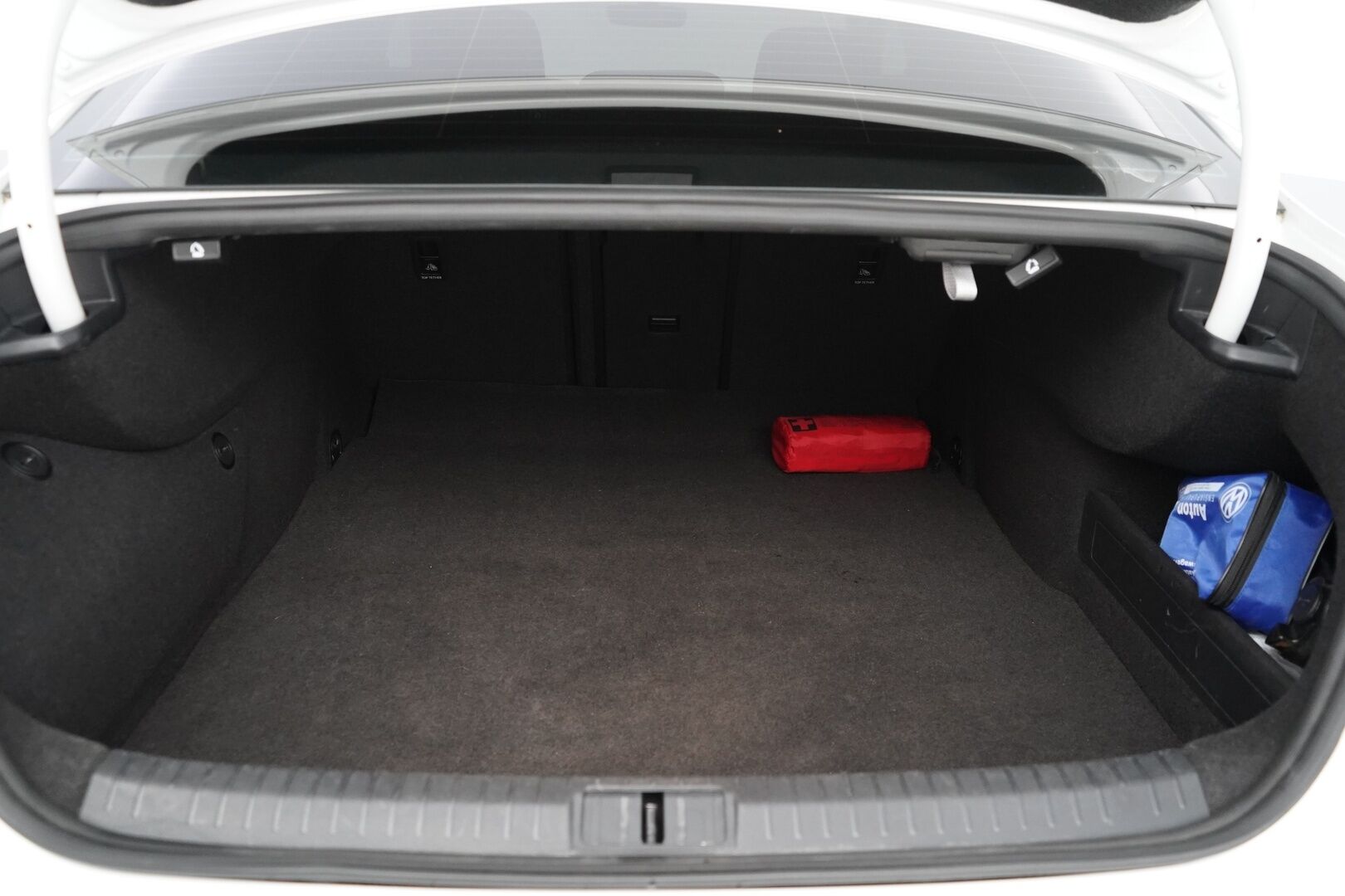 Volkswagen Passat 2015 Sedan Comfortline 2,0 TDI 110 kW (150 hv) *Webasto / Irr.Koukku / Tutkat / Sport-penkit / Navi* - Suomi-auto / Juuri Huollettu / Kahdet vanteet