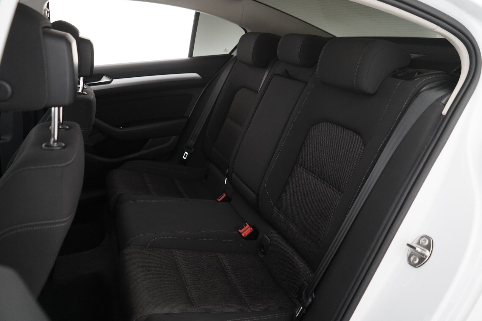 Volkswagen Passat 2015 Sedan Comfortline 2,0 TDI 110 kW (150 hv) *Webasto / Irr.Koukku / Tutkat / Sport-penkit / Navi* - Suomi-auto / Juuri Huollettu / Kahdet vanteet