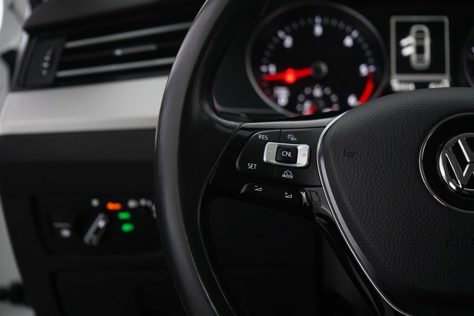 Volkswagen Passat 2015 Sedan Comfortline 2,0 TDI 110 kW (150 hv) *Webasto / Irr.Koukku / Tutkat / Sport-penkit / Navi* - Suomi-auto / Juuri Huollettu / Kahdet vanteet