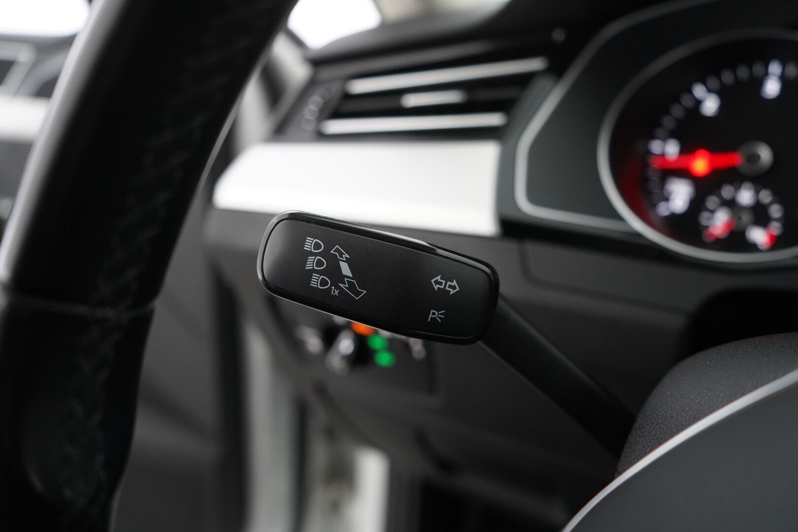 Volkswagen Passat 2015 Sedan Comfortline 2,0 TDI 110 kW (150 hv) *Webasto / Irr.Koukku / Tutkat / Sport-penkit / Navi* - Suomi-auto / Juuri Huollettu / Kahdet vanteet