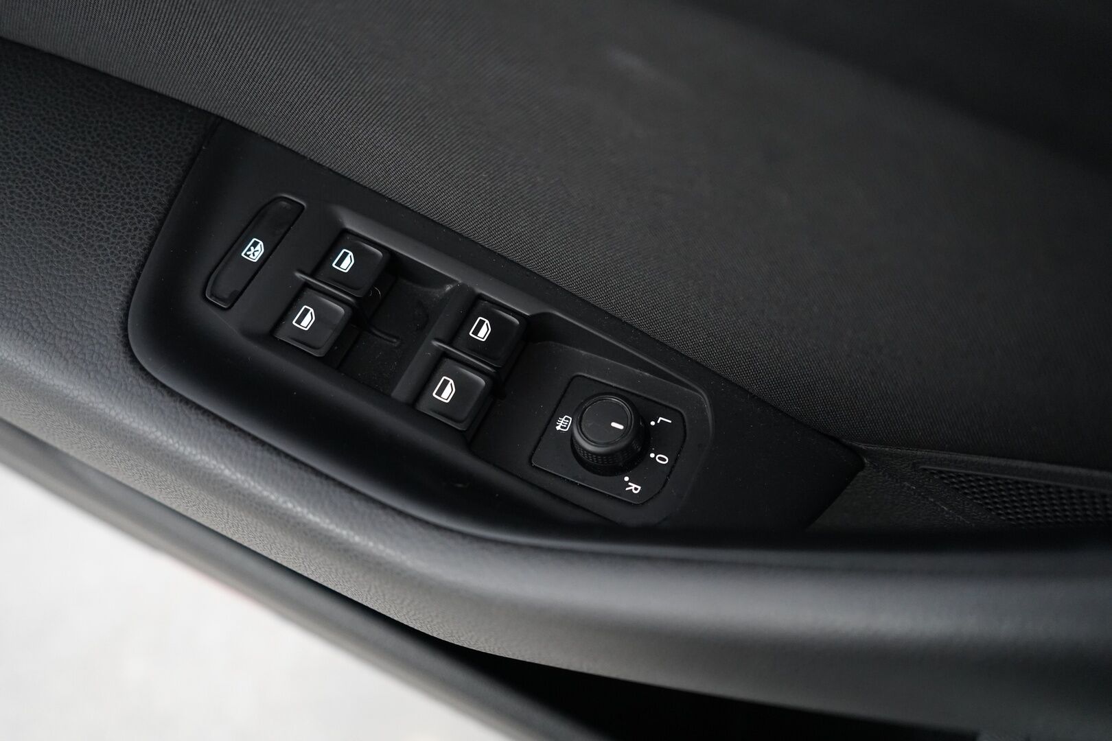 Volkswagen Passat 2015 Sedan Comfortline 2,0 TDI 110 kW (150 hv) *Webasto / Irr.Koukku / Tutkat / Sport-penkit / Navi* - KATSO KAMPANJAHINTA! / Suomi-auto / Juuri Huollettu / Kahdet vanteet - HULLU BLACKWEEK KORKOTARJOUS 2,49%