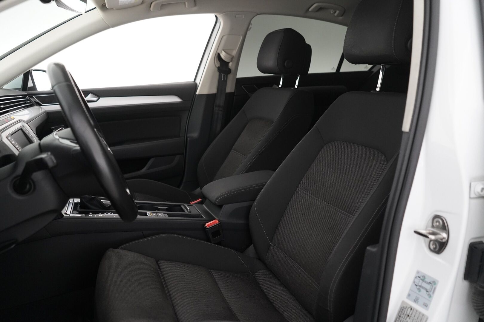 Volkswagen Passat 2015 Sedan Comfortline 2,0 TDI 110 kW (150 hv) *Webasto / Irr.Koukku / Tutkat / Sport-penkit / Navi* - Suomi-auto / Juuri Huollettu / Kahdet vanteet