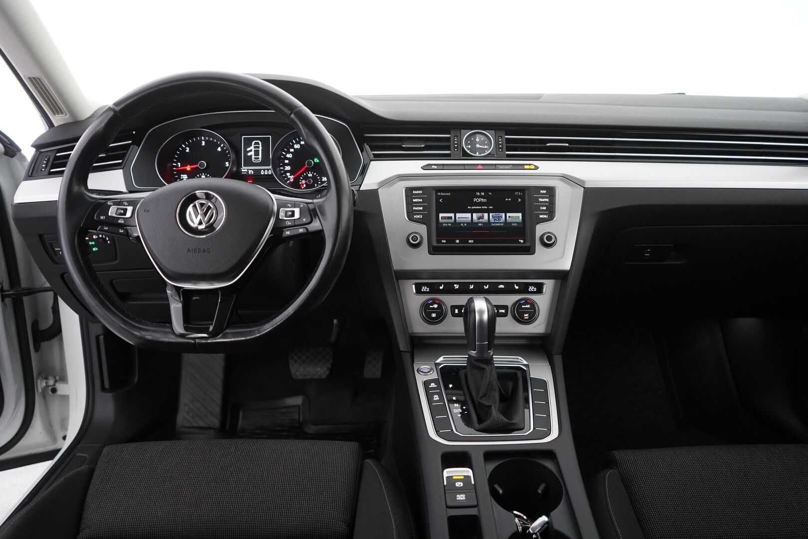 Volkswagen Passat 2015 Sedan Comfortline 2,0 TDI 110 kW (150 hv) *Webasto / Irr.Koukku / Tutkat / Sport-penkit / Navi* - Suomi-auto / Juuri Huollettu / Kahdet vanteet