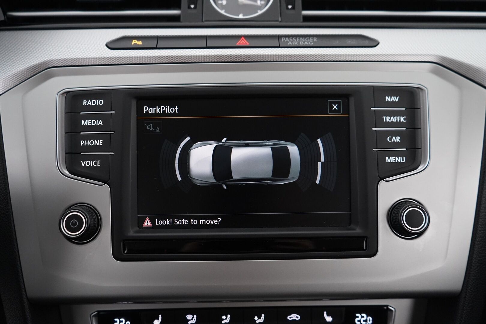 Volkswagen Passat 2015 Sedan Comfortline 2,0 TDI 110 kW (150 hv) *Webasto / Irr.Koukku / Tutkat / Sport-penkit / Navi* - Suomi-auto / Juuri Huollettu / Kahdet vanteet