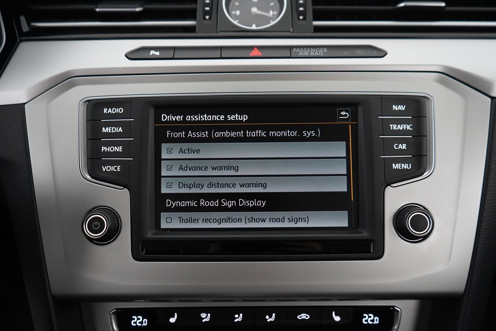 Volkswagen Passat 2015 Sedan Comfortline 2,0 TDI 110 kW (150 hv) *Webasto / Irr.Koukku / Tutkat / Sport-penkit / Navi* - Suomi-auto / Juuri Huollettu / Kahdet vanteet