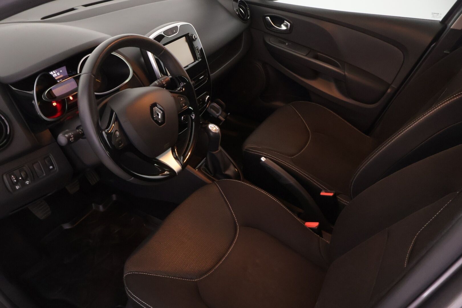 Renault Clio 2015 Energy TCe 90 Navi Style - YritysOutlet - tämä auto myydään vain yrityksille