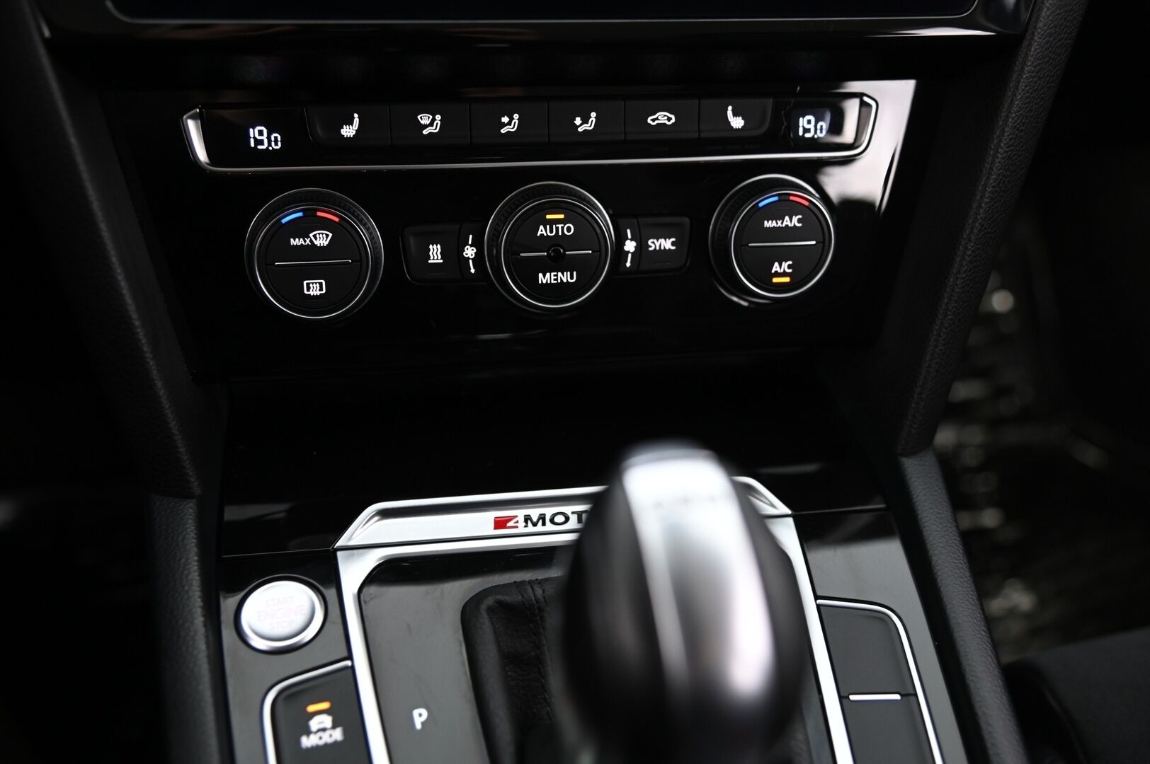 Volkswagen Passat 2015 Variant Highline 2,0 TDI Biturbo 176 kW (240 hv) *Webasto / Acc / Tuulilasin lämmitin / Ergo / Koukku - Fiksusti huollettu ja kalliit rempat tehty! 