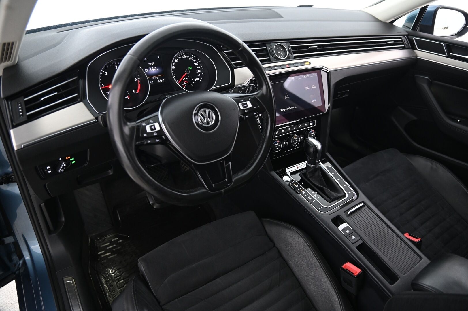 Volkswagen Passat 2015 Variant Highline 2,0 TDI Biturbo 176 kW (240 hv) *Webasto / Acc / Tuulilasin lämmitin / Ergo / Koukku - Fiksusti huollettu ja kalliit rempat tehty! 
