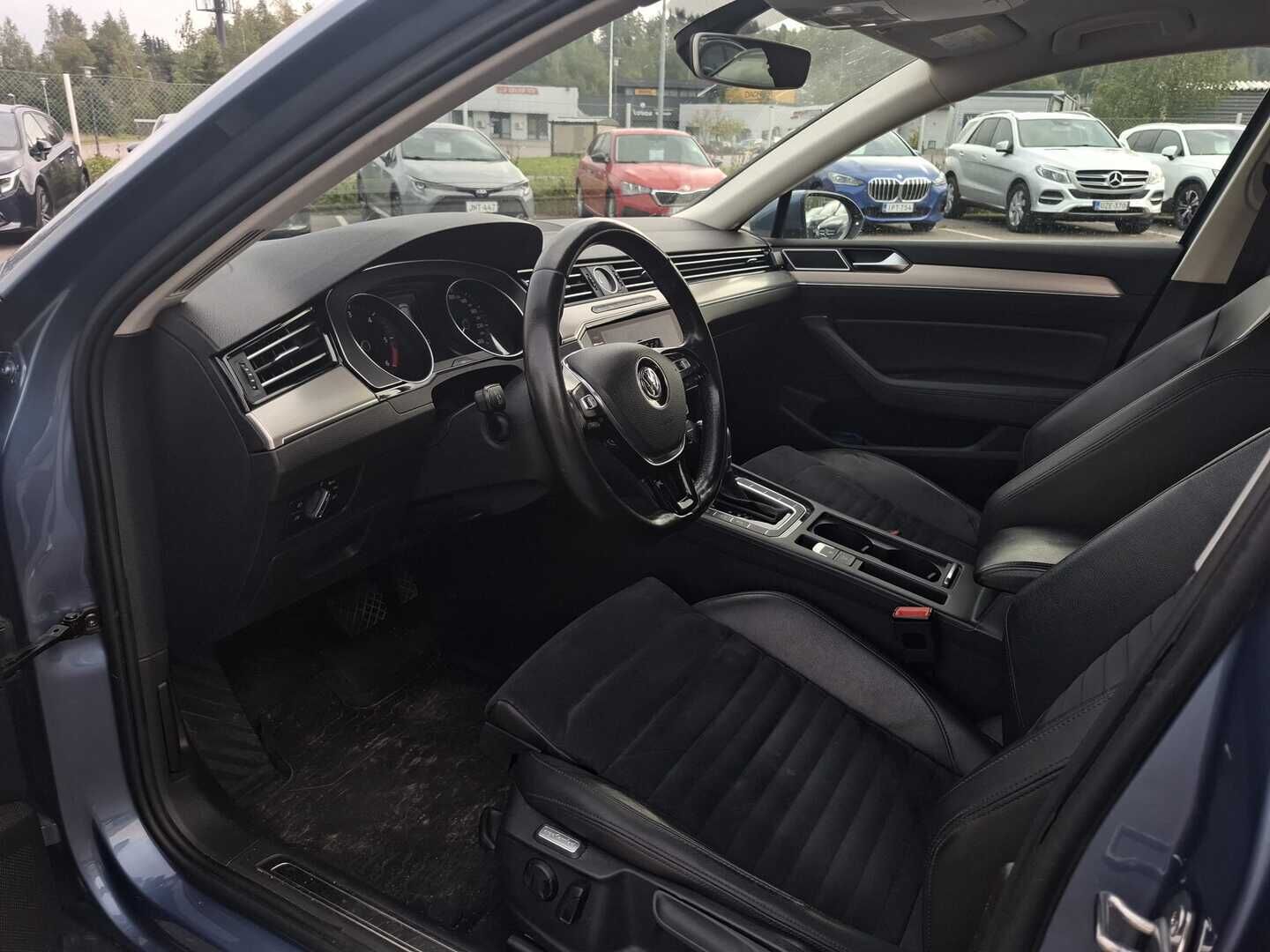 Volkswagen Passat 2015 Variant Highline 2,0 TDI Biturbo 176 kW (240 hv) *Webasto / Acc / Tuulilasin lämmitin / Ergo / Koukku - Fiksusti huollettu ja kalliit rempat tehty! 
