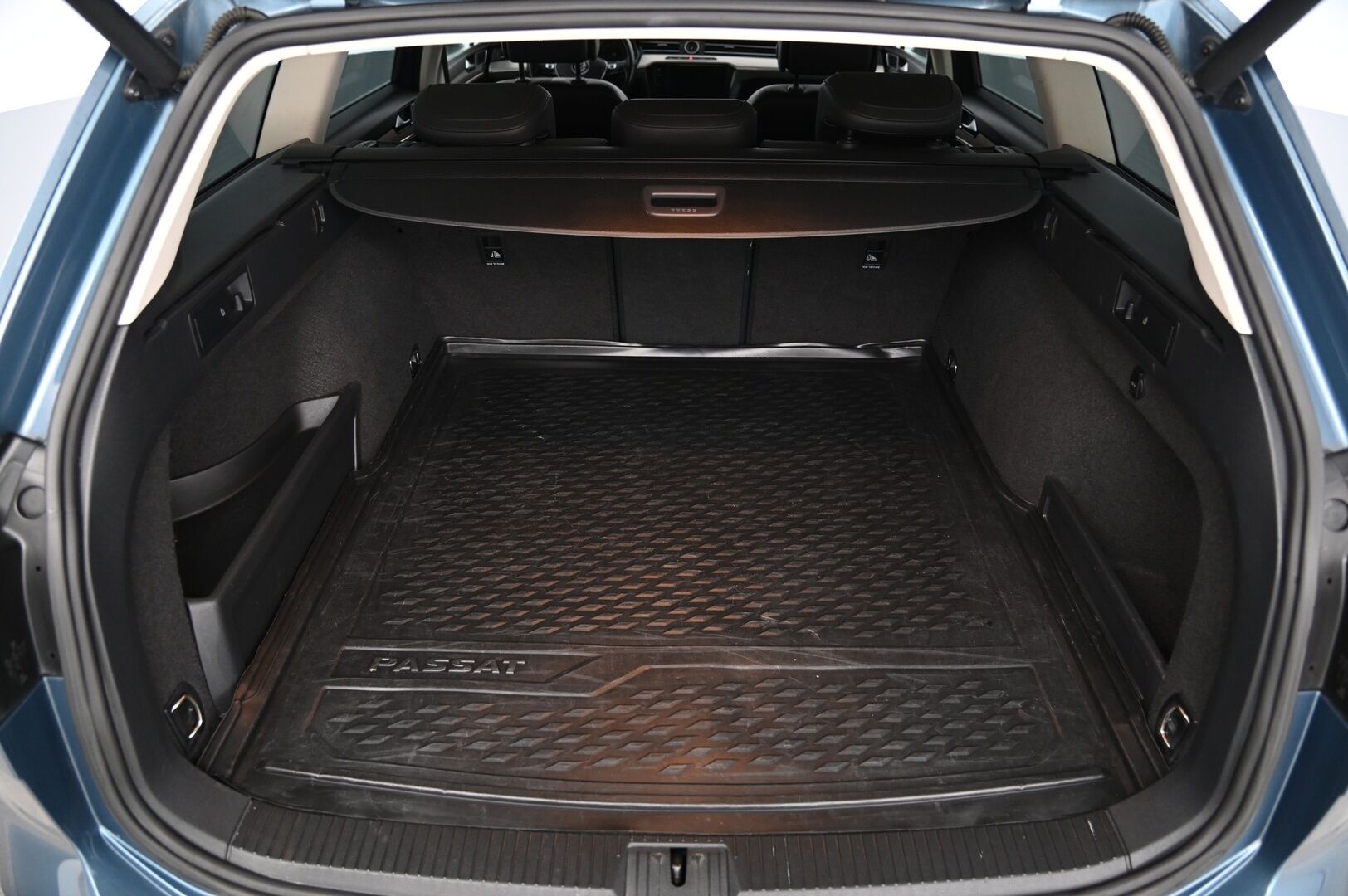 Volkswagen Passat 2015 Variant Highline 2,0 TDI Biturbo 176 kW (240 hv) *Webasto / Acc / Tuulilasin lämmitin / Ergo / Koukku - Fiksusti huollettu ja kalliit rempat tehty! 