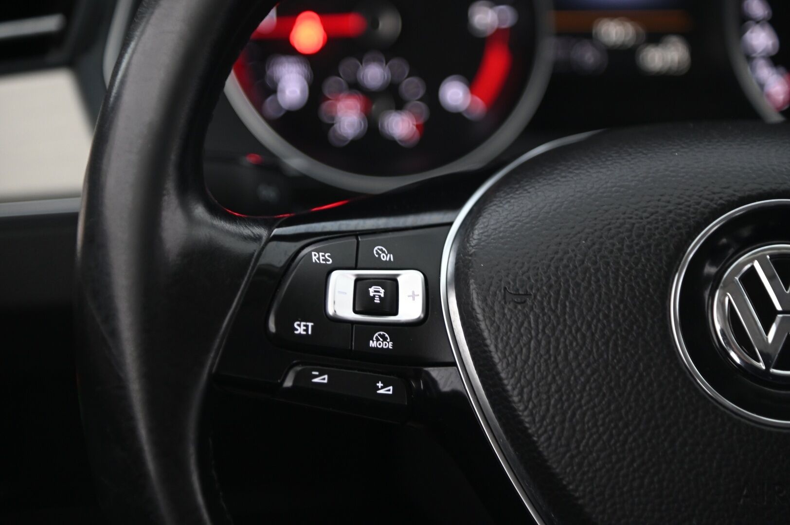 Volkswagen Passat 2015 Variant Highline 2,0 TDI Biturbo 176 kW (240 hv) *Webasto / Acc / Tuulilasin lämmitin / Ergo / Koukku - Fiksusti huollettu ja kalliit rempat tehty! 